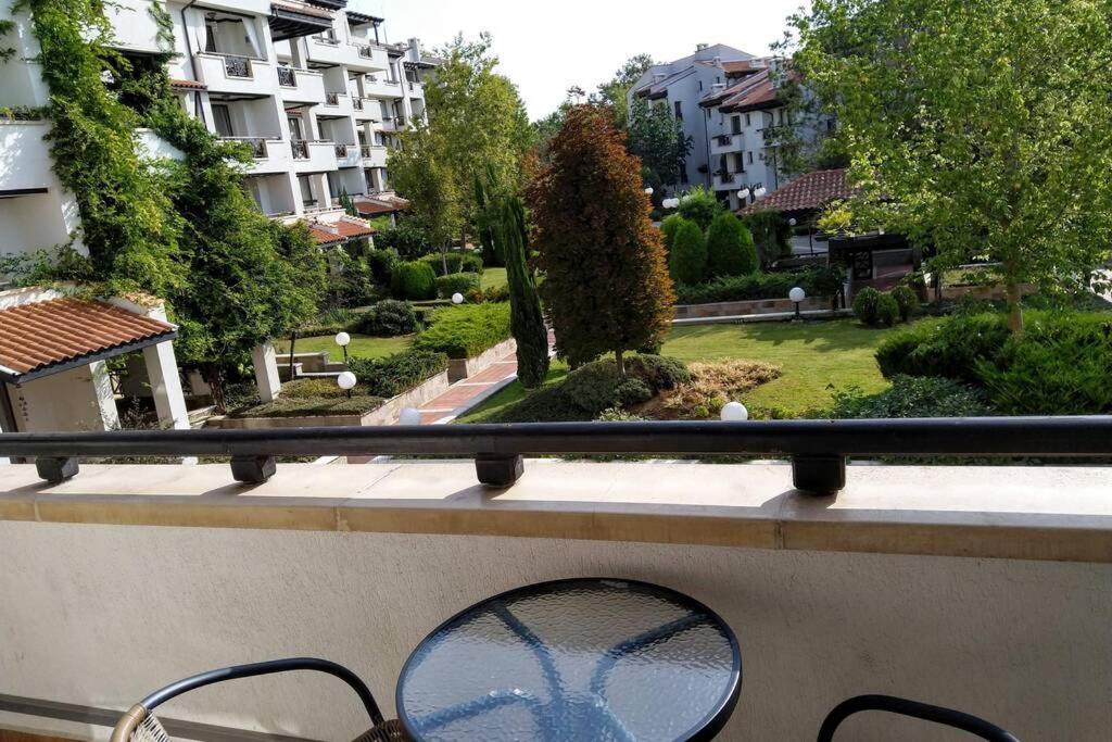 Apartment In The Picturesque Oasis Resort & Spa 로제넷츠 외부 사진