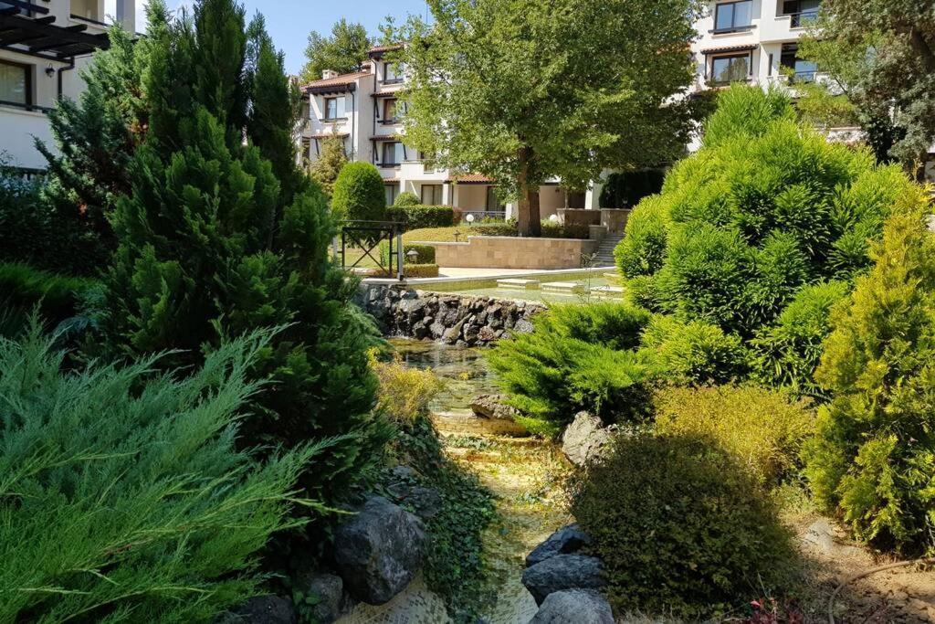 Apartment In The Picturesque Oasis Resort & Spa 로제넷츠 외부 사진