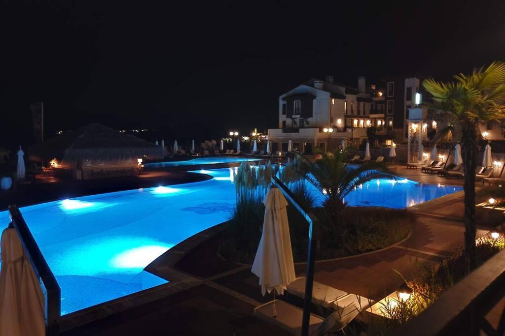 Apartment In The Picturesque Oasis Resort & Spa 로제넷츠 외부 사진