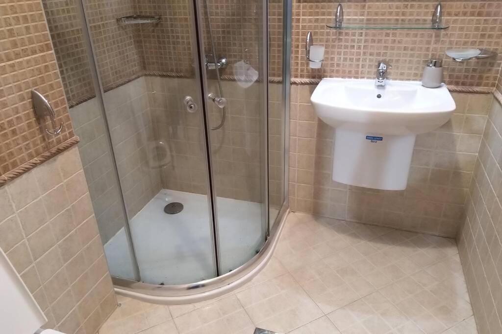 Apartment In The Picturesque Oasis Resort & Spa 로제넷츠 외부 사진