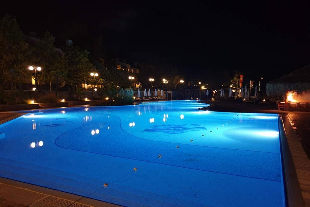 Apartment In The Picturesque Oasis Resort & Spa 로제넷츠 외부 사진