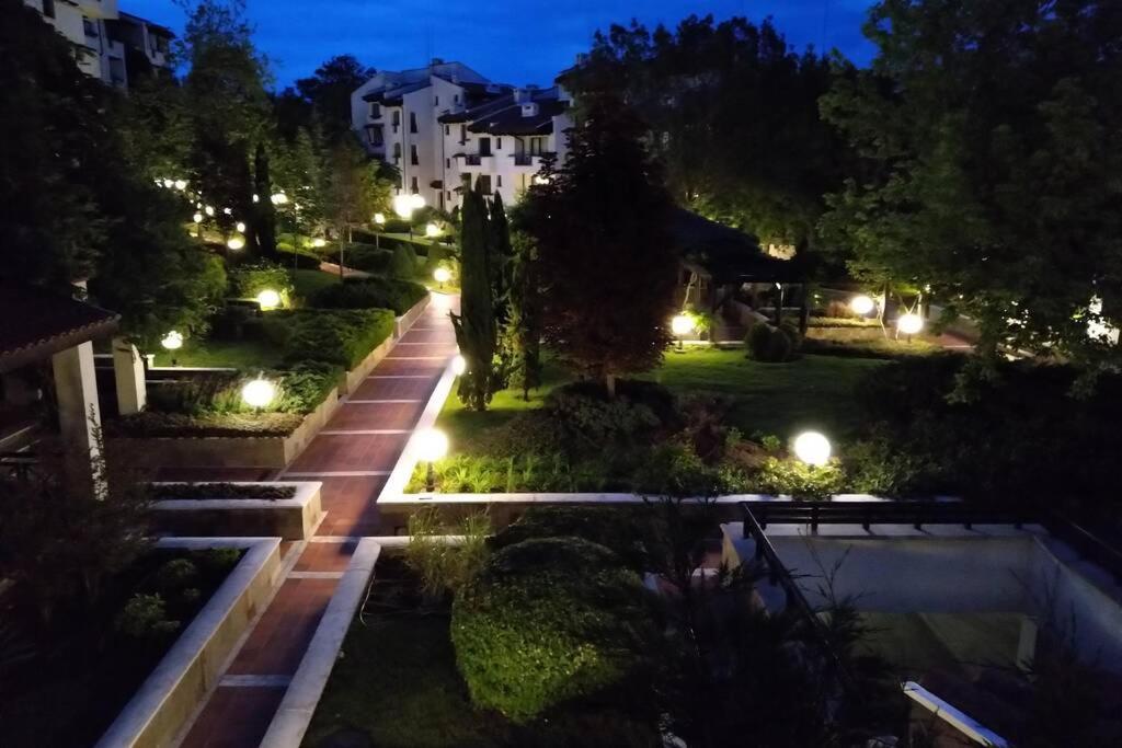 Apartment In The Picturesque Oasis Resort & Spa 로제넷츠 외부 사진