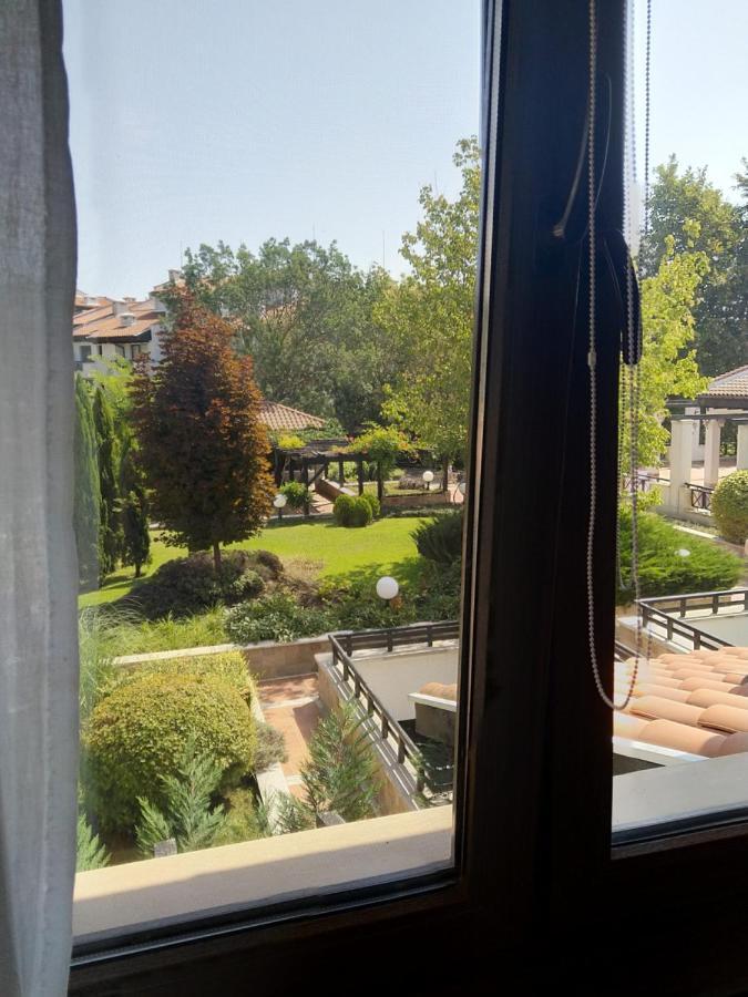 Apartment In The Picturesque Oasis Resort & Spa 로제넷츠 외부 사진