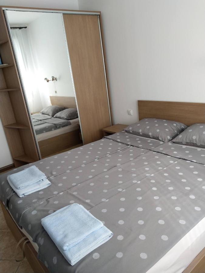 Apartment In The Picturesque Oasis Resort & Spa 로제넷츠 외부 사진