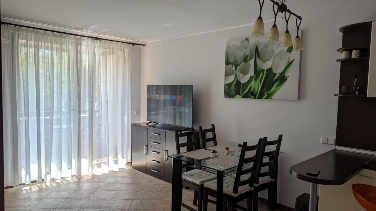 Apartment In The Picturesque Oasis Resort & Spa 로제넷츠 외부 사진