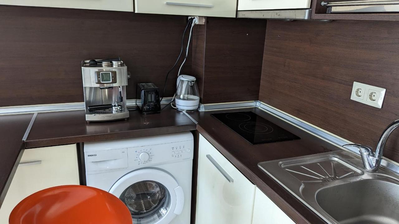 Apartment In The Picturesque Oasis Resort & Spa 로제넷츠 외부 사진