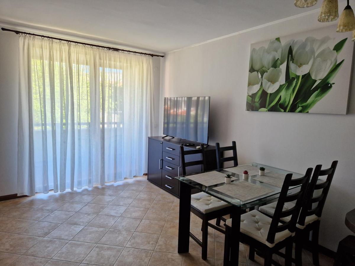 Apartment In The Picturesque Oasis Resort & Spa 로제넷츠 외부 사진