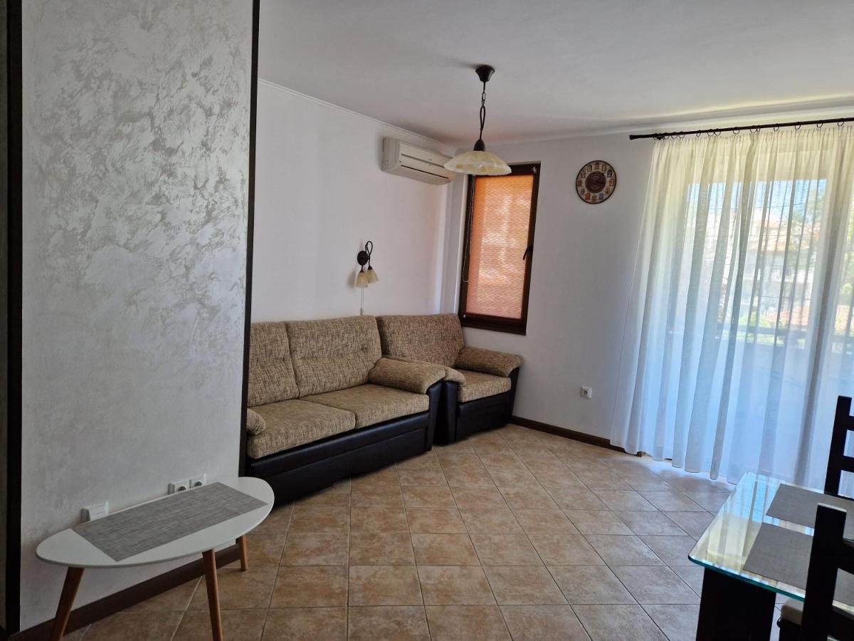 Apartment In The Picturesque Oasis Resort & Spa 로제넷츠 외부 사진